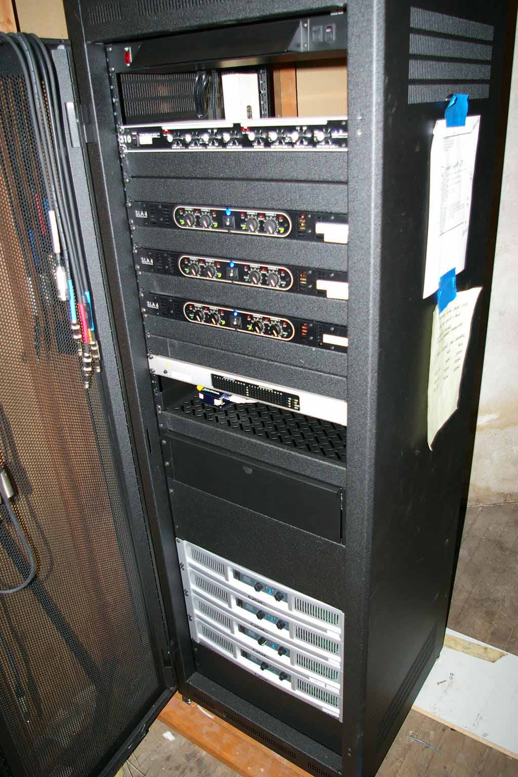 Amplifier rack
