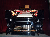 Click here to download a 1152 x 864 pixel JPG image of the 5/104 Mighty Walker Digital Theatre Organ owned by Rob Richards, played for the opening show at the Pasadena Civic Auditorium in Pasadena California.