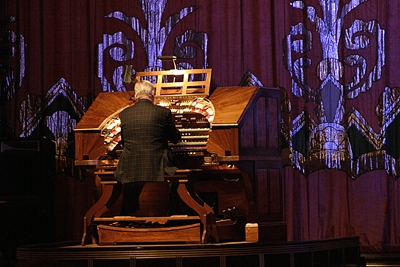 Jim Riggs at the Paramount Theatre Mighty WurliTzer in Oakland, California.