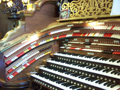 Click here to visit John Ledwon's Organ House in Agaoura, California