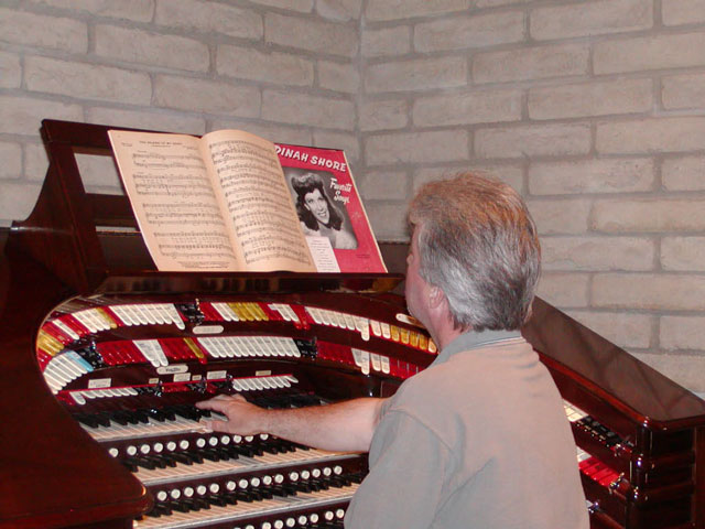 Click here to download a 1024 x 768 JPG image of Bill and Barbara Brown's 5/36 Mighty WurliTzer being played.
