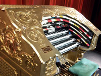 Click here to download a 2576 x 1932 JPG image of the El Capitan 4/37 Mighty WurliTzer console.