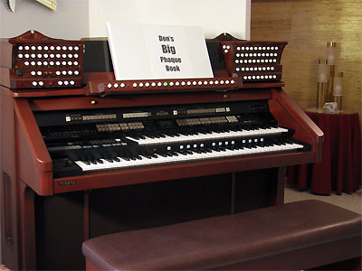 Click here to download a 2592 x 1944 JPG image showing the keydesk of the Mighty Roland Atelier Digital Orchestral Organ installed at the residence of Don Frerichs in Cleveland, Ohio.