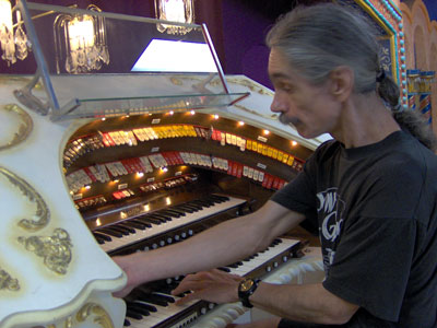 Click here to download a 2048 x 1536 JPG image showing the Bone Doctor at the console of the 3/12 Grande Page Theatre Pipe Organ.