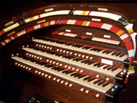 Click here to download a 2576 x 1932 JPG image showing the stop sweep of the Lyn Larsen LL324Q Allen Digital Theatre Organ.