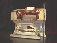 Click here to download a 1152 x 864 JPG image of the Mighty Moller Theatre Pipe Organ at the Pasadena Civic Center