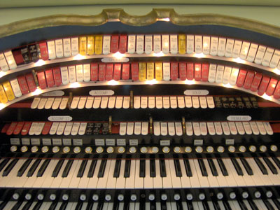 Click here to download a 2048 x 1536 JPG image showing the center bolster of the 3/18 Mighty WurliTzer Theatre Pipe Organ.