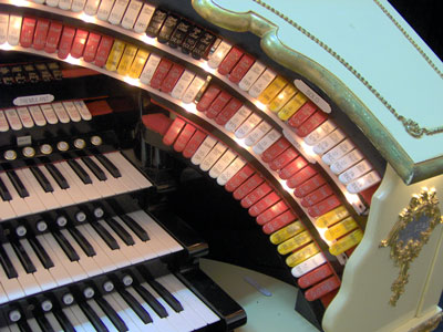 Click here to download a 2048 x 1536 JPG image showing the right bolster of the 3/18 Mighty WurliTzer Theatre Pipe Organ.
