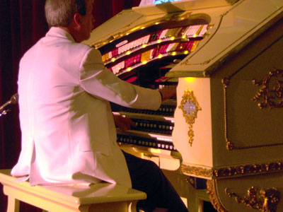 Click here to download a 2048 x 1536 JPG image showing Tom Hoehn at the console of the 3/18 Mighty WurliTzer Theatre Pipe Organ.