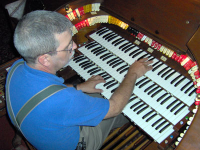 Click here to download a 2048 x 1536 JPG image showing Tom Hoehn at the console of the 3/12 Robert Morton Theatre Pipe Organ.