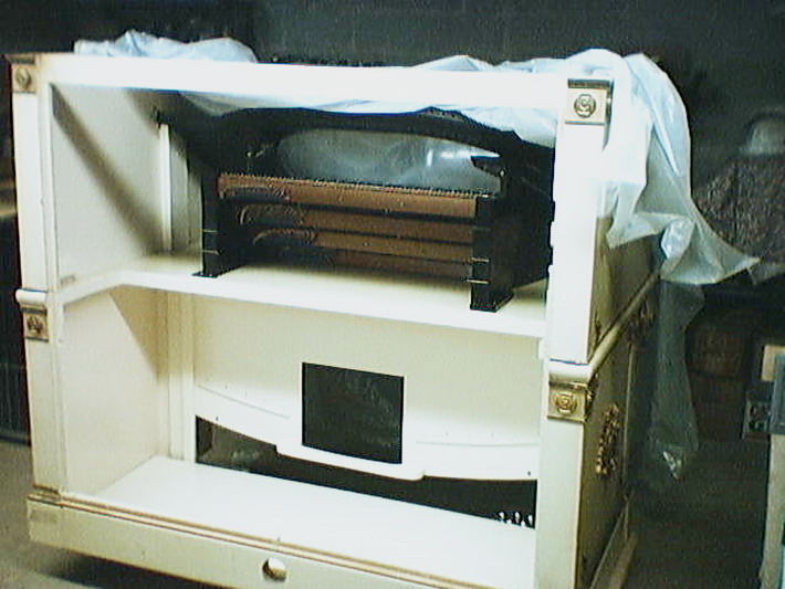 Gutted Hardman Studio Wurlitzer Console Gutted Hardman Studio Wurlitzer Console