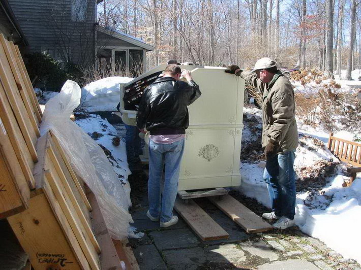 Moving Wurlitzer Console into Hardman Organ Studio Moving Wurlitzer Console into Hardman Organ Studio
